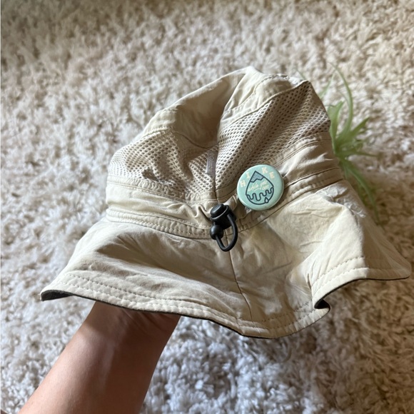 Columbia Tan Outdoor Hat with Clip - Picture 1 of 7